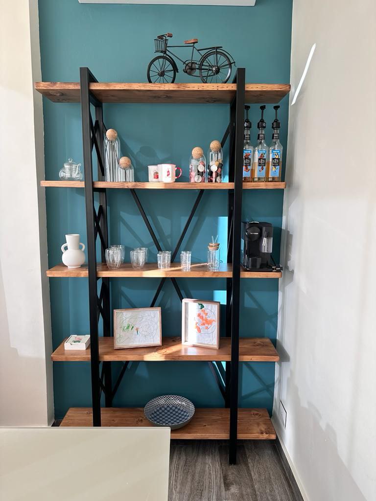 Woody Shelf